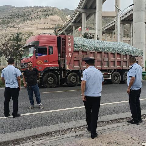 县交通执法队开展中秋、国庆“双节”道路运输保障执法专项行动