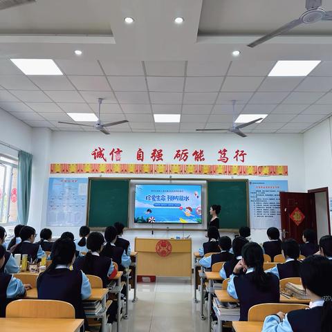 法治护苗安全“不溺水”——海南职业外语旅游学校桂林洋校区开展防溺水主题班会