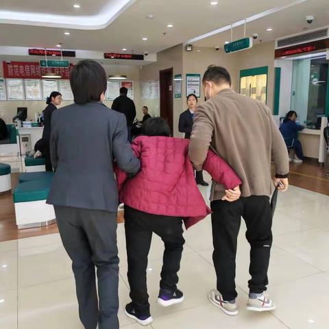 金融服务适老化，让银行更有温度