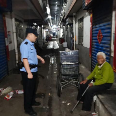 庙湾派出所凌晨送回一走失老人