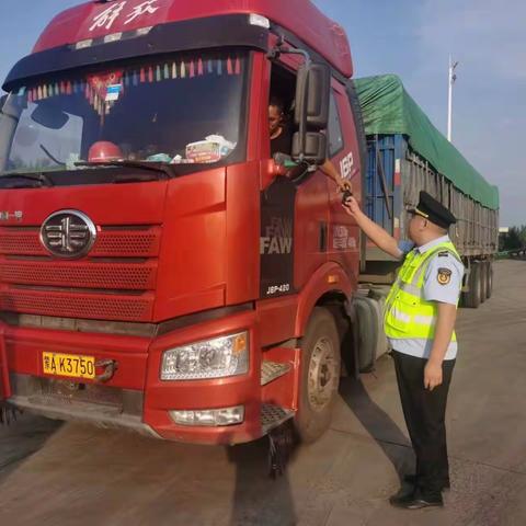 六大队持续开展道路运政执法检查行动