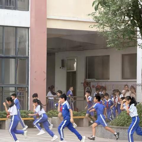 深圳市光明区教育科学研究院附属楼村小学开展应急疏散演练 筑牢校园安全防线