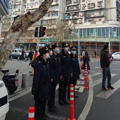 让出“舒心路”--民意街道开展道路整治行动