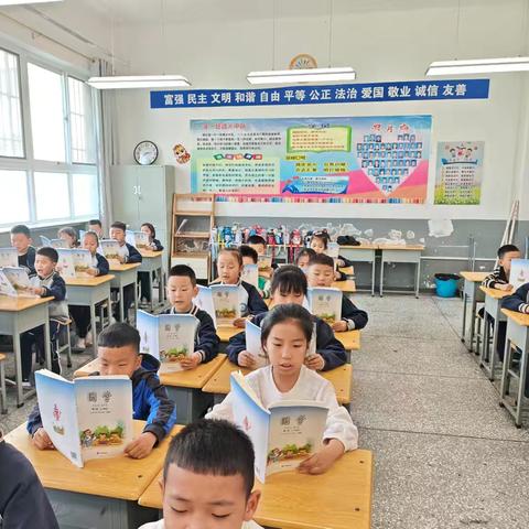 四月读书月·书香润童心——育才小学一年级通达校区读书展示活动
