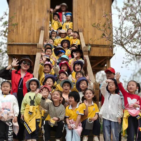 不负好时光·研学促成长 喀什市阳光幼教集团研学周主题活动二---中班组·春桃之约——阿瓦提乡桃花园研学之旅 ‍