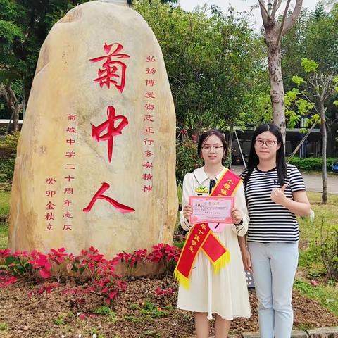 荣誉之光，闪耀校园 ——热烈祝贺李悦当选“十佳学生”，班级荣获“集体文明风尚奖”