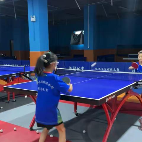 我运动  我快乐  我健康  龙凤小学  三一班  李佳烨打乒乓球时的我