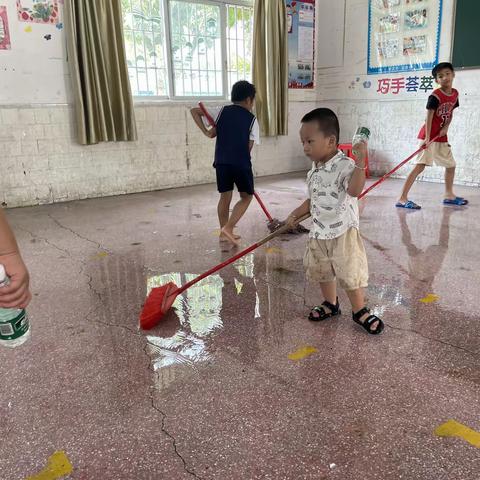 开学大扫除，“净”待新学期---四10班开学前打扫卫生纪实