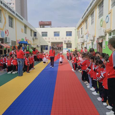 新雅幼儿园果果二班 《遇见最美秋天.播种最美时光》