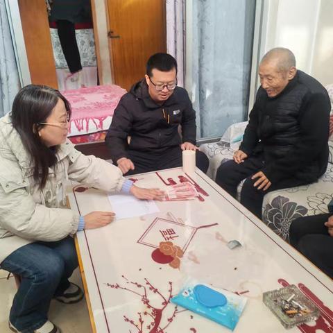 春节前夕送温暖 组织关怀暖人心——包村领导与寨子村党支部书记慰问困难党员