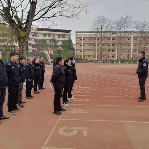 检查违禁物品，净化校园环境——周嘉派出所配合垫江第四中学校违禁物品大检查