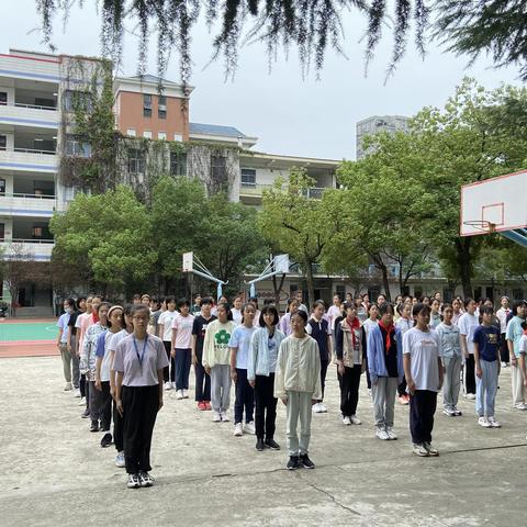 展飒爽英姿，壮青春之志——武珞路中学七年级新生行为习惯养成教育实践活动纪实