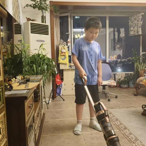 家务我来做，争当小能手——六（5）班赵启佑的暑期生活