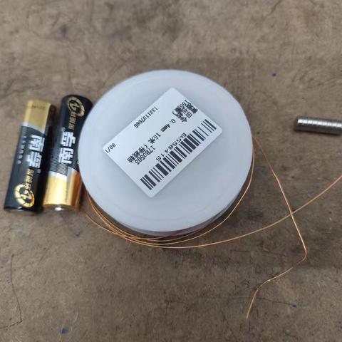 五（3）班刘梓颜科学小实验<自制迷你磁悬浮列车>