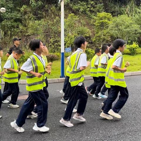 晒青春汗水，炼筑梦本领——三明一中陈景润初中部2023级新生素质养成教育（第四天）