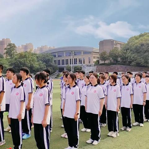 且抒凌云志，不负少年时