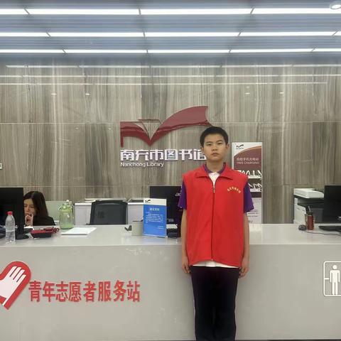用书卷铺满人生，用书香丰盈灵魂，将读书养成习惯 一走进图书馆（南充高中2022级22班实践活动）