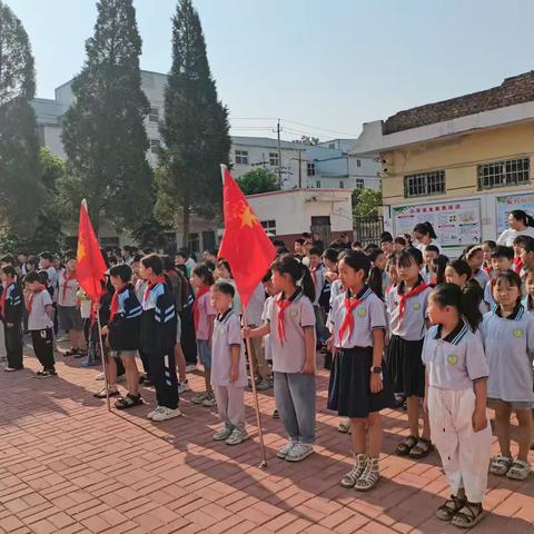 “牢记党的教导，争做强国少年” —记洛阳市丰鑫小学新队员入队仪式