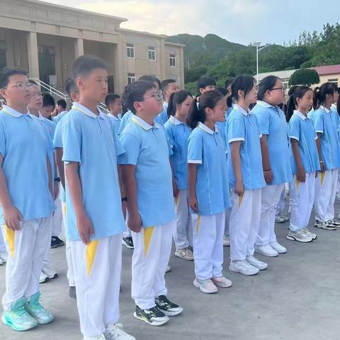 少年何惧骄阳烈 意气风发英姿飒 ——八一学校刘晓彤班新生军训纪实（第二天）