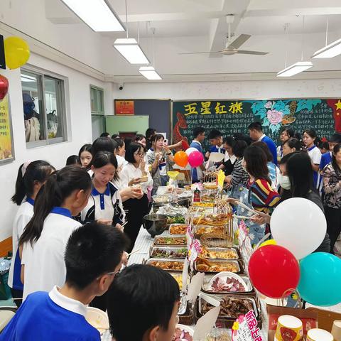 满城烟雨近重阳，百外师生品宴忙 ——记2208班美食节活动