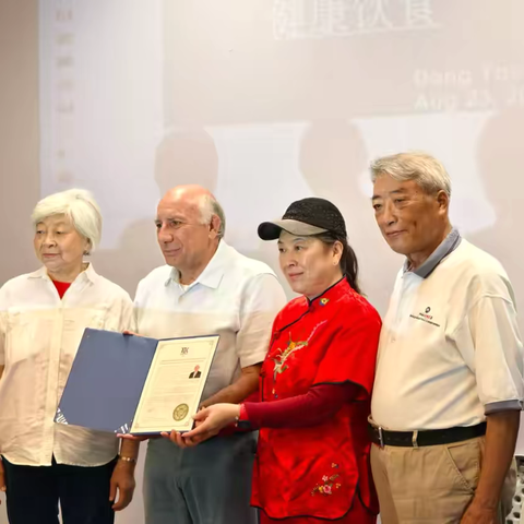多伦多市2025年地方领导拨款资助士家堡华裔社区举办了健康生活讲座，与会户外健走活动。有近70人参加，省议员 白必勤和国会议员秘书到会祝贺。