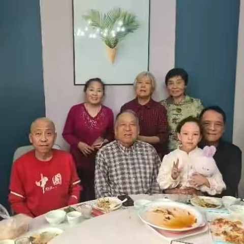 二哥、二嫂 的第二代 第三代 第四代 2025年初聚会合影