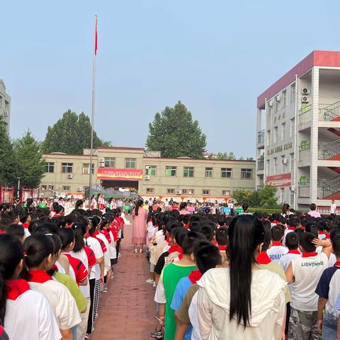 蓄力新学期，逐梦向未来——定兴县第三实验小学升旗仪式