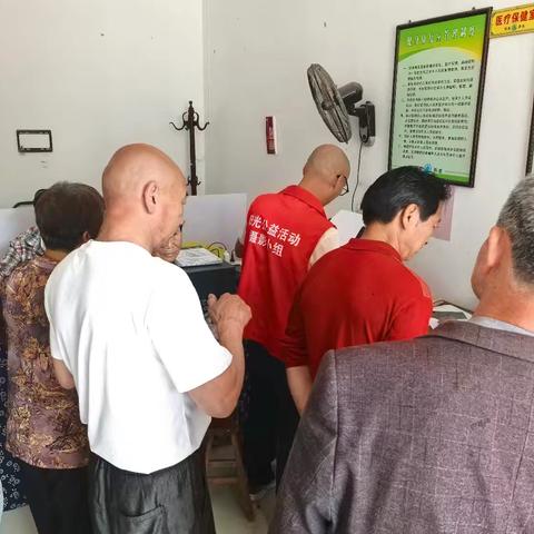 为老人留住时光：免费照相公益活动温暖社区