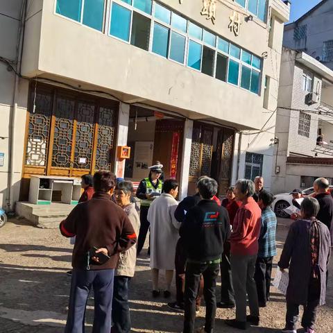 交通安全进社区，守护老人平安行