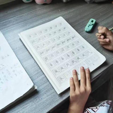 快乐暑假——柞水县城区第二小学一年级3班何怡熹暑期活动实践