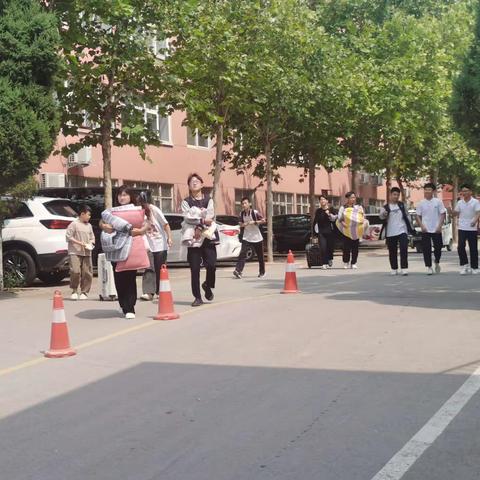 “向光而行，逐梦成长”—濮阳县第二实验中学八年级周总结