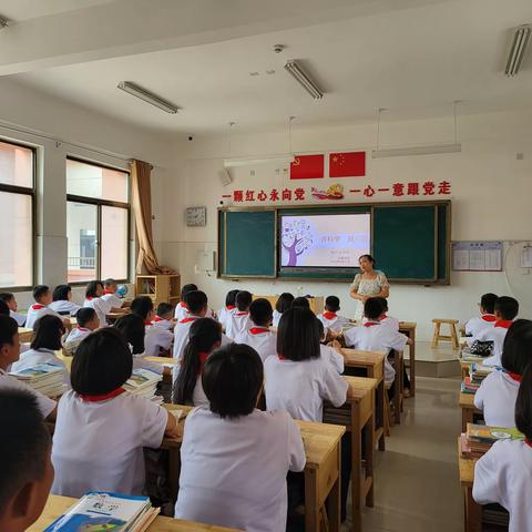 佃户屯中学初一二部于 2023 年 9 月 11 日中午成功举办了一场主题为《反邪教》的主题班会课。