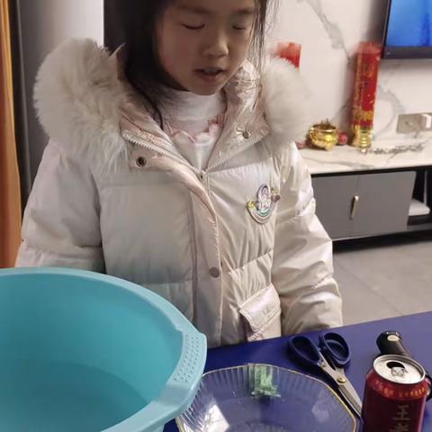 《发光的水束》