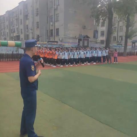 消防演练   安全同行——许衡教育集团五中校区开展消防应急演练活动
