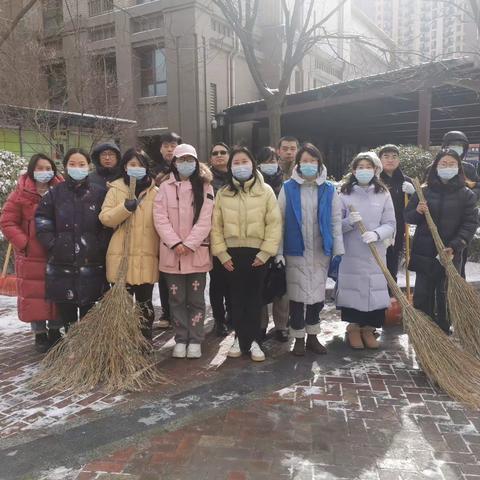 【姚家】扫雪除冰暖人心——康虹华庭社区开展扫雪除冰行动