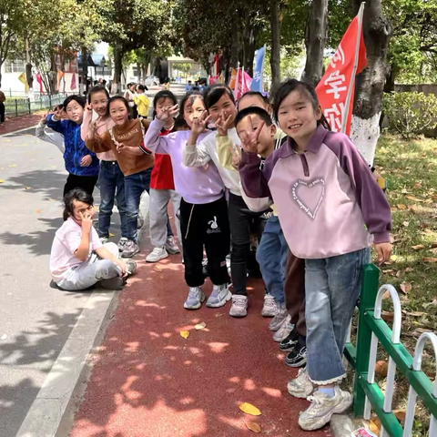 集体的成长： ﻿二（14）班的闪耀篇章