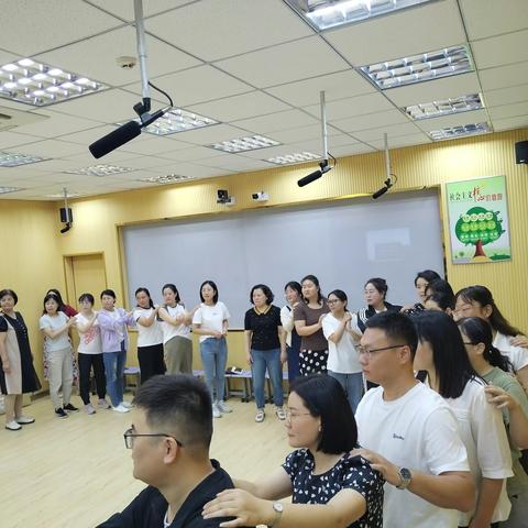 关爱自己 积蓄爱的力量 	——莱芜区心理核心团队走进莱芜第二实验小学