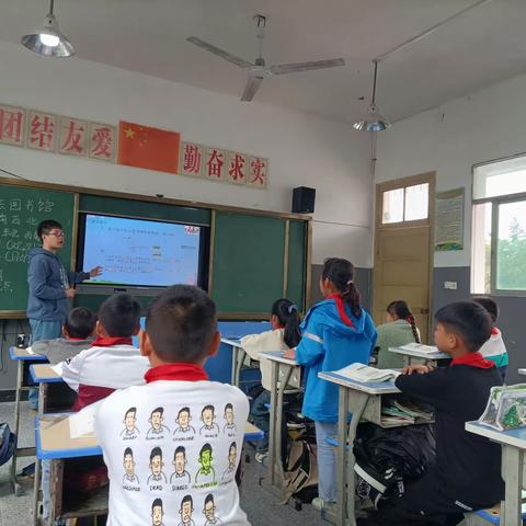 课堂展风采，教研促成长                                           ——鹅湖镇中心学校“课堂开放月”朱锦小学站