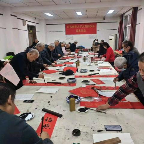 大观园校区美术专业师生红红火火迎新年