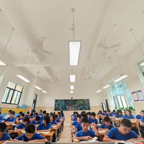 长郡云龙实验学校C2303班九月份总结回顾：以“第一视角”，沉浸式感受我们的初中生活