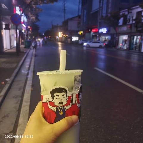 一个人，一条街……