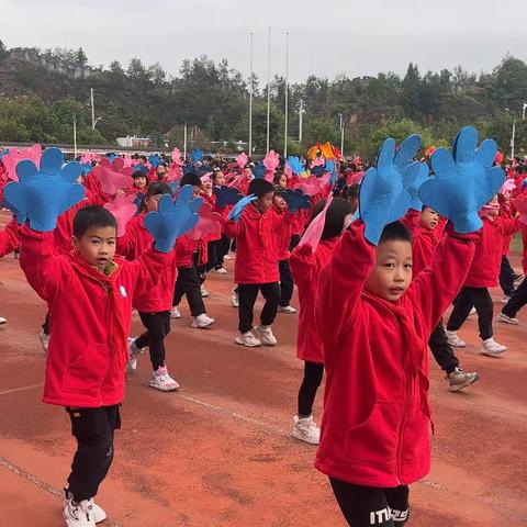 硒都小学秋季趣味运动会     [2022级15班]