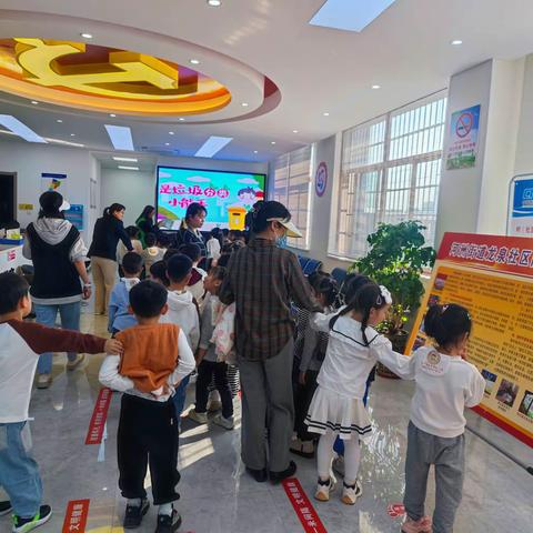 河洲街道龙泉社区开展“我是垃圾分类小能手”的垃圾分类宣传活动