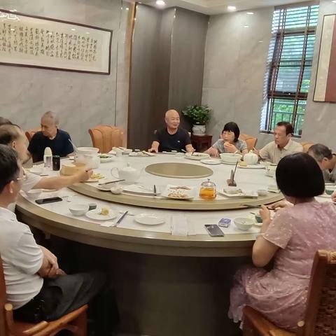 一2023.10.1梁氏家簇长辈在阳江陶园酒家茶聚会