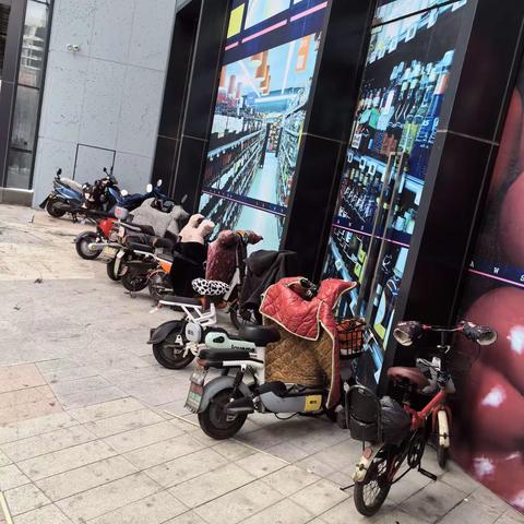 自贸区支行开展电动自行车违规存放专项排查工作