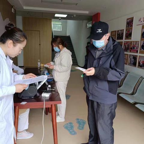 关爱老人—玉清湖社区卫生院下村义诊