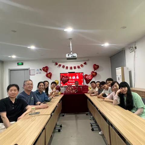 荣休敬韶华 薪火永相传 ——朱南社区举办社区工作人员荣誉退休仪式