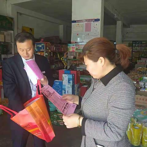 麻店金融服务队，走进万家村