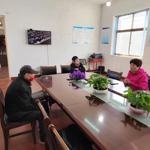 夫妻闹矛盾，村委来调解