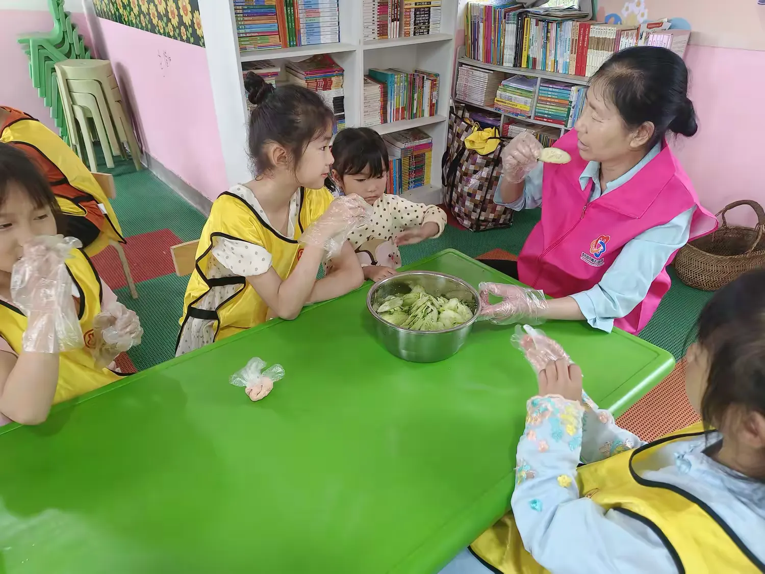 简篇-泰和县冠朝镇坎头村阳光驿站“时光献礼 为爱加冕”主题活动